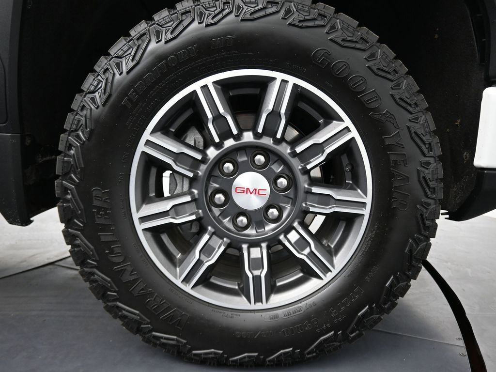 Used 2025 GMC Sierra 1500 AT4 image 11