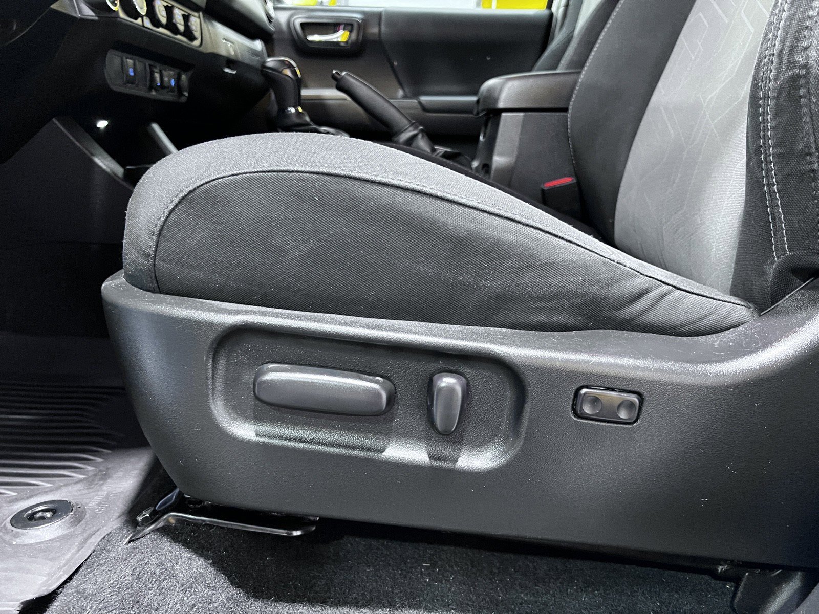 Used 2023 Toyota Tacoma TRD Off-Road image 23