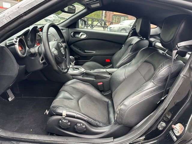 Used 2014 Nissan 370Z Touring RWD image 9