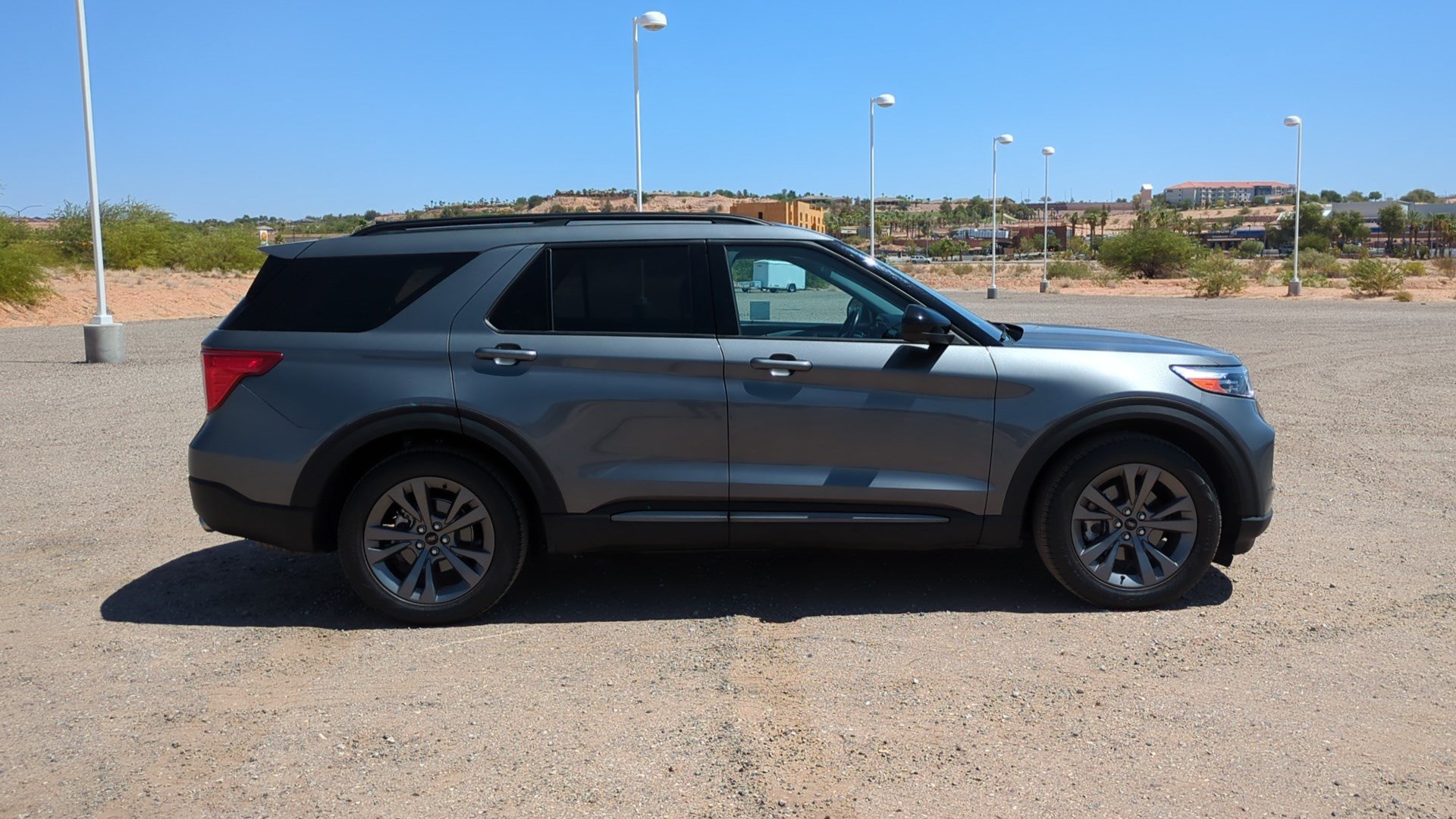 Used 2023 Ford Explorer XLT w/ Equipment Group 202A RWD image 2