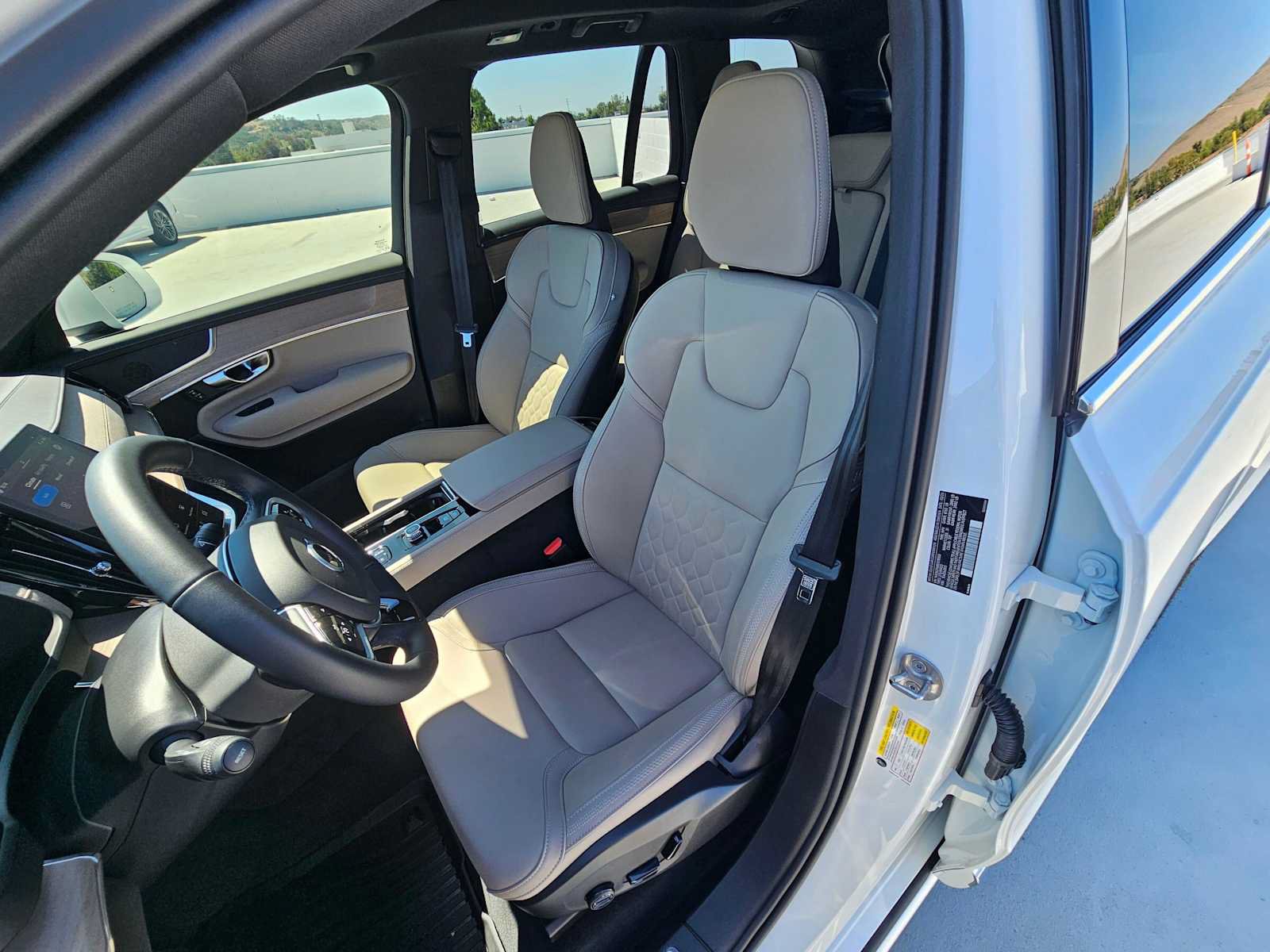 Used 2025 Volvo XC90 B6 Core w/ Climate Package AWD/4WD image 23