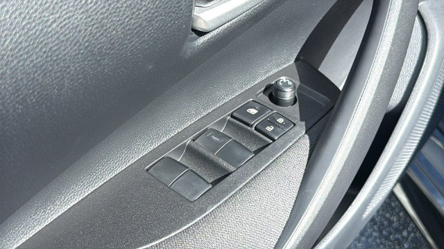 Used 2026 Toyota Corolla SE FWD image 18