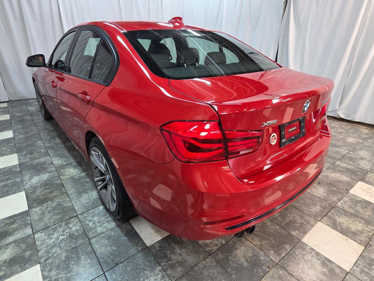 Used 2016 BMW 328i xDrive Sedan AWD/4WD image 6