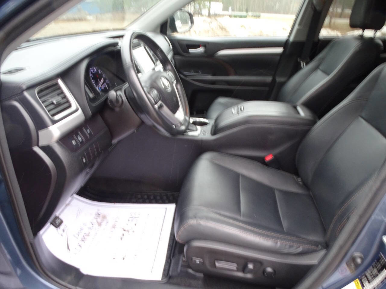 Used 2017 Toyota Highlander XLE image 15