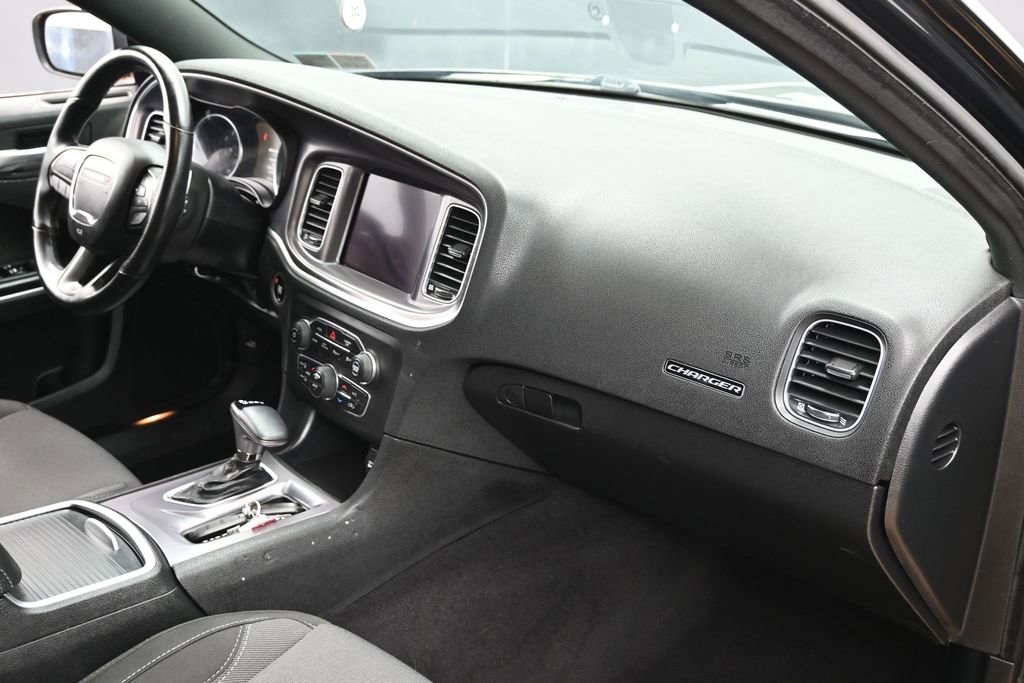 Used 2019 Dodge Charger SXT AWD/4WD image 34