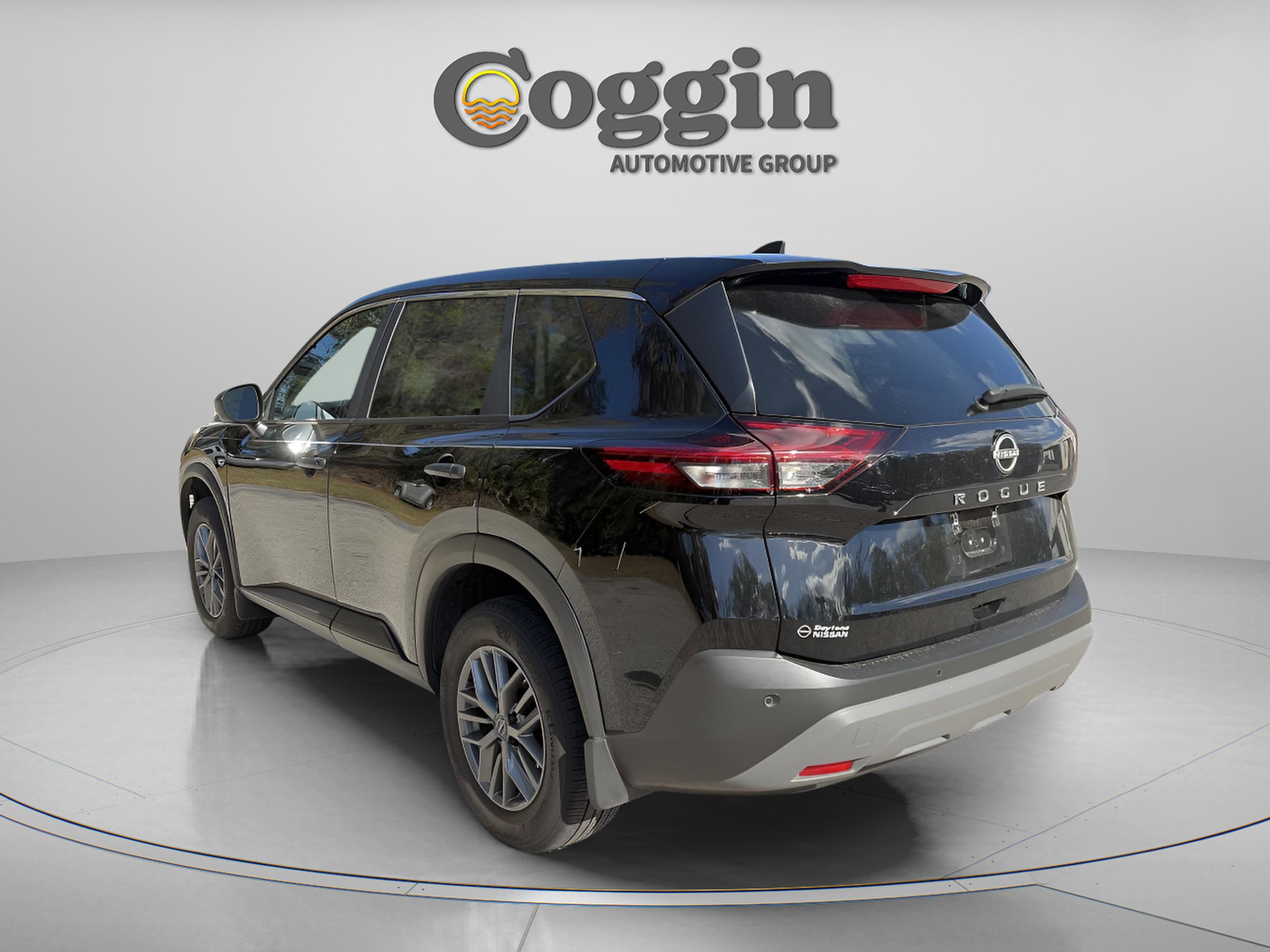 Used 2023 Nissan Rogue S image 3