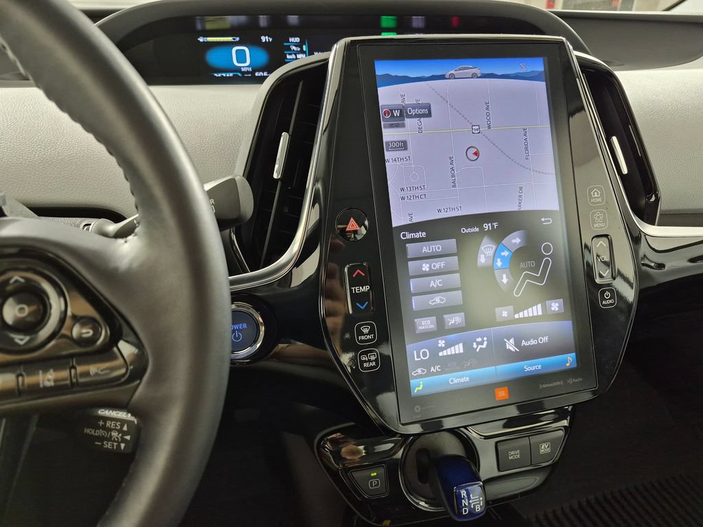 Used 2022 Toyota Prius Limited w/ Premium Convenience Package FWD image 18