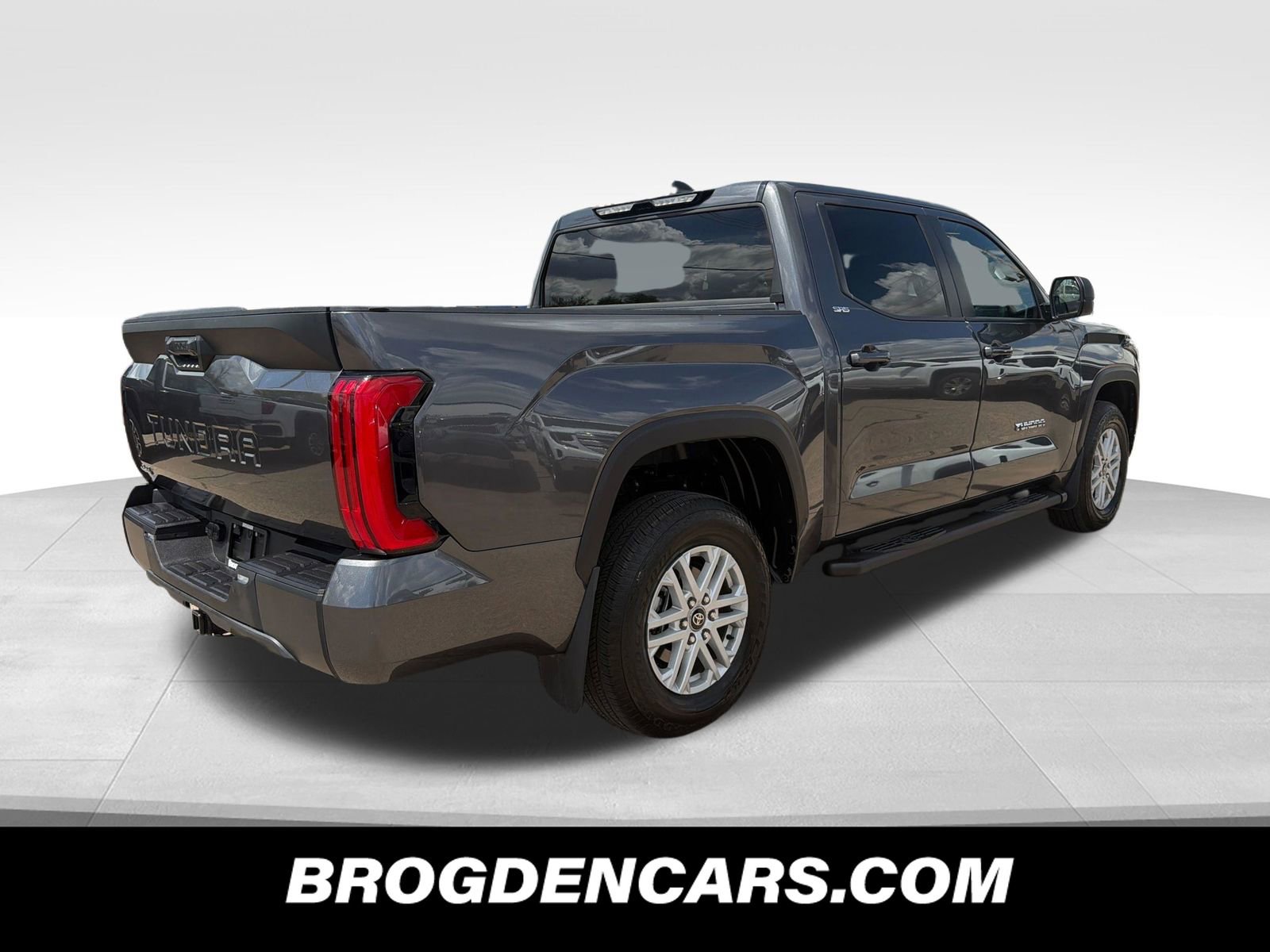 Used 2025 Toyota Tundra SR5 w/ SR5 Premium Package AWD/4WD image 3