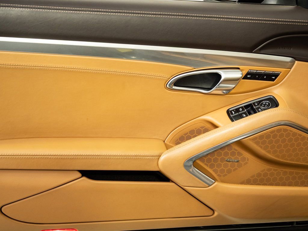 Used 2016 Porsche 911 Turbo image 6