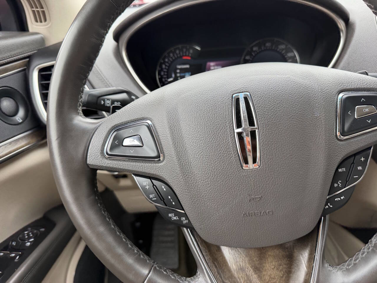 Used 2018 Lincoln MKX Reserve w/ Driver Assistance Package image 27