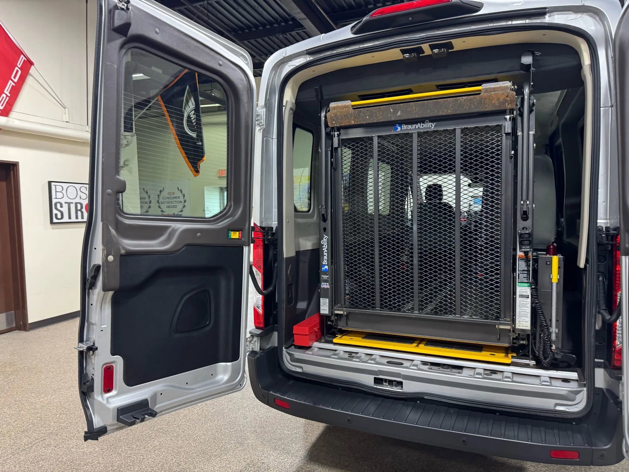 Used 2018 Ford Transit 250 148 Medium Roof image 27