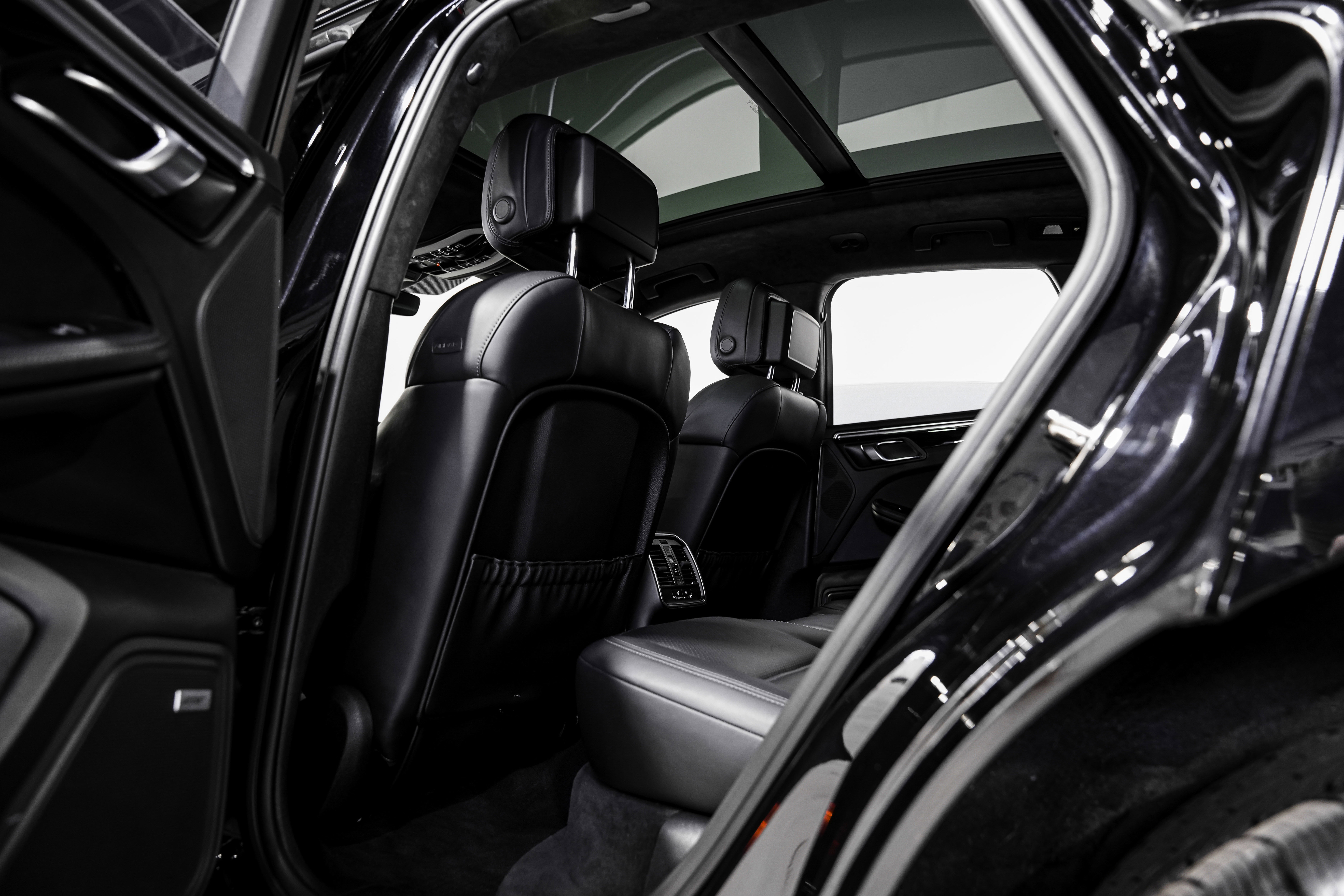 Used 2020 Porsche Macan Turbo image 31