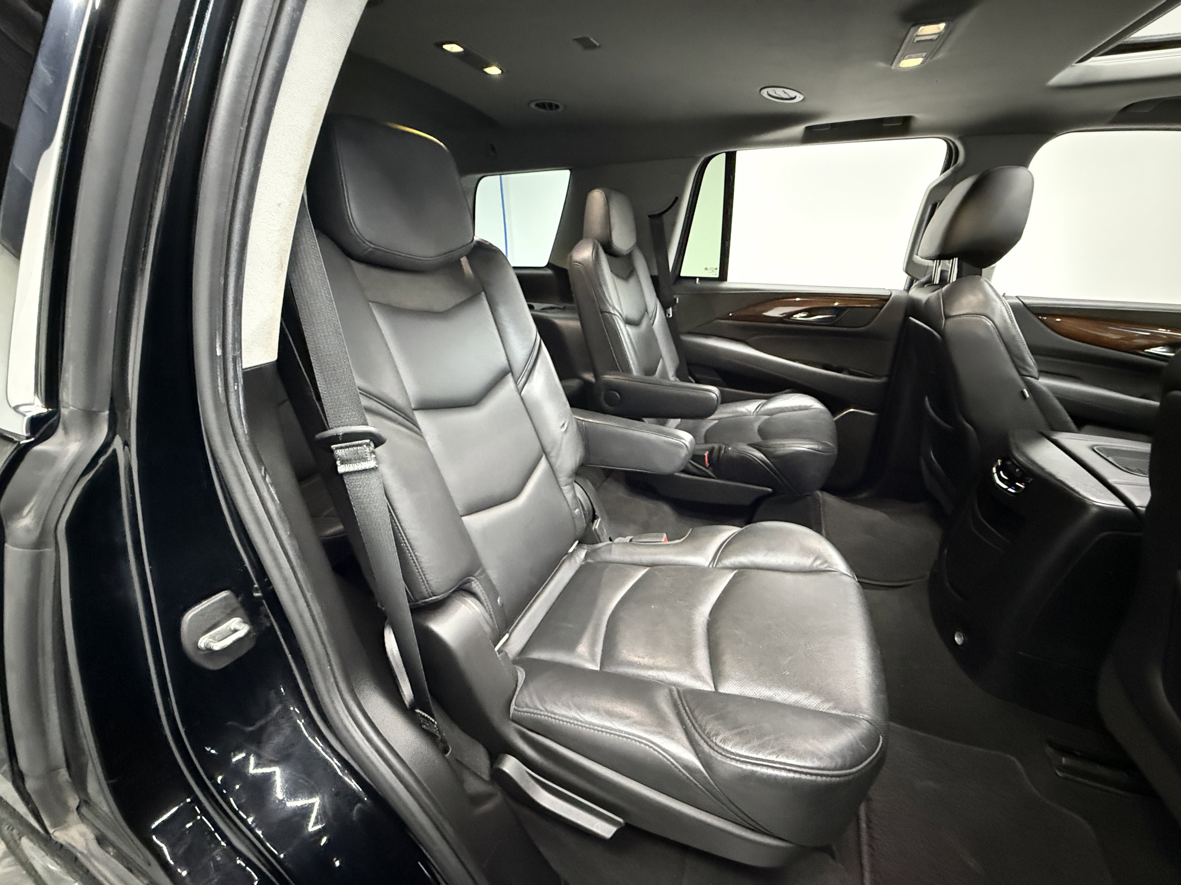 Used 2019 Cadillac Escalade Luxury image 24