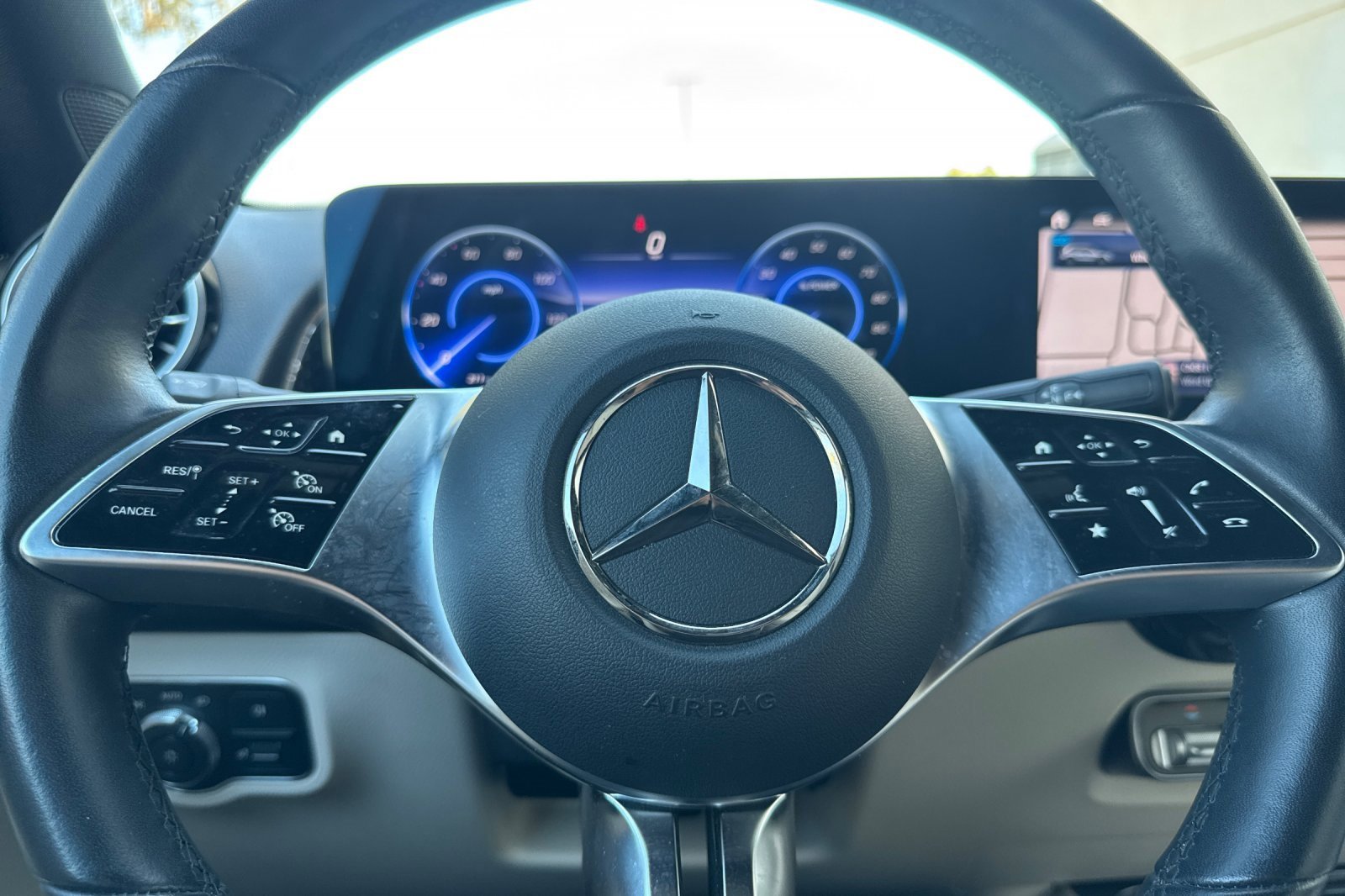 Used 2024 Mercedes-Benz EQB 250+ image 29