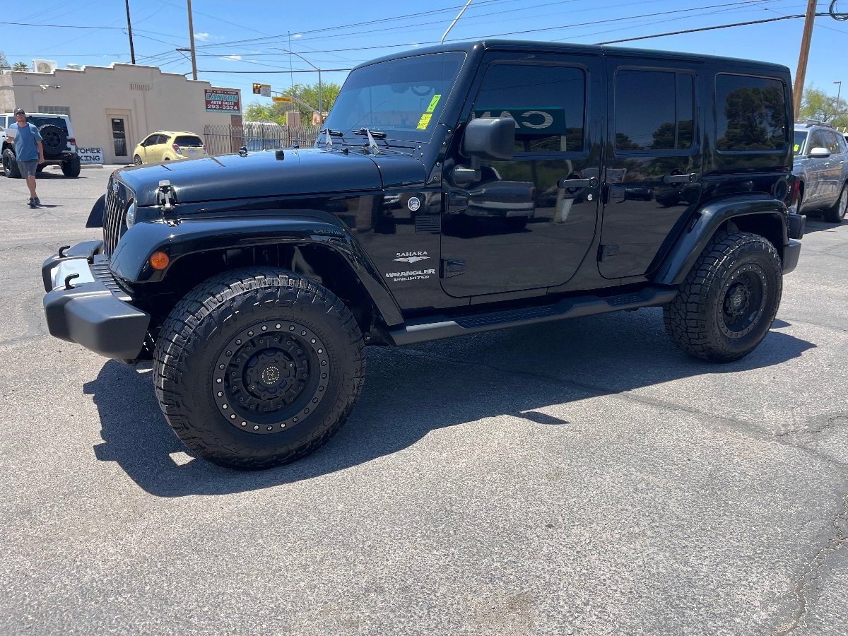 Used 2015 Jeep Wrangler Unlimited Sahara w/ Connectivity Group AWD/4WD image 10