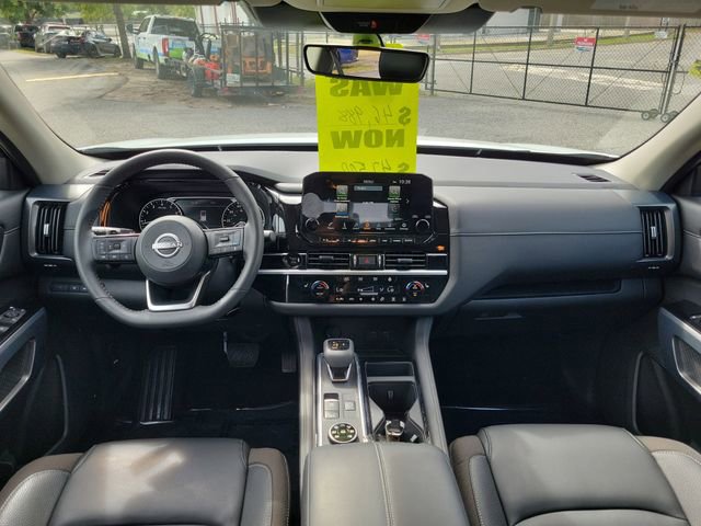 Used 2025 Nissan Pathfinder SL AWD/4WD image 26