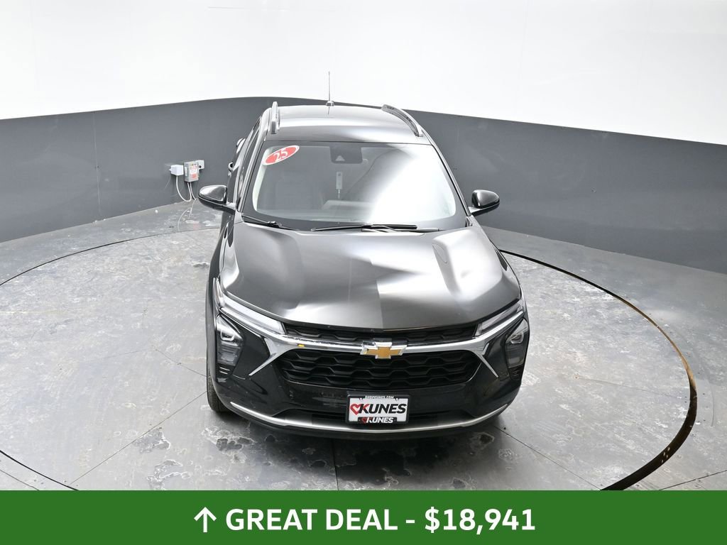 Used 2025 Chevrolet Trax LT image 44