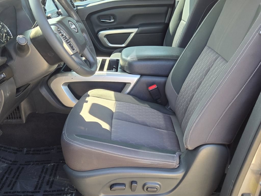 Used 2024 Nissan Titan SV w/ SV Convenience Package AWD/4WD image 21