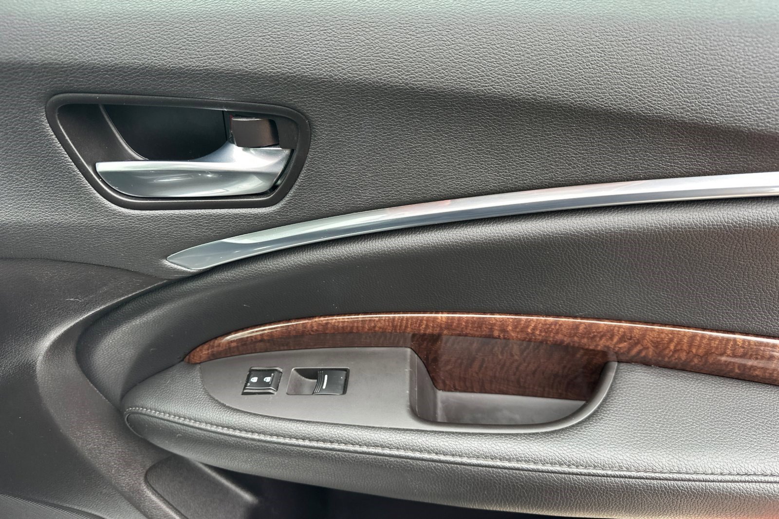 Used 2020 Acura MDX FWD image 22