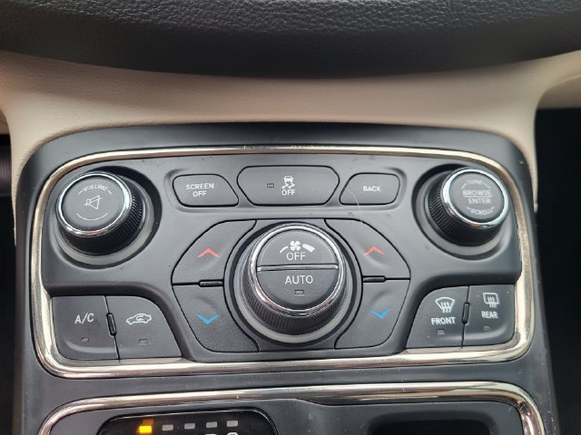 Used 2016 Chrysler 200 C w/ Premium Group AWD/4WD image 20