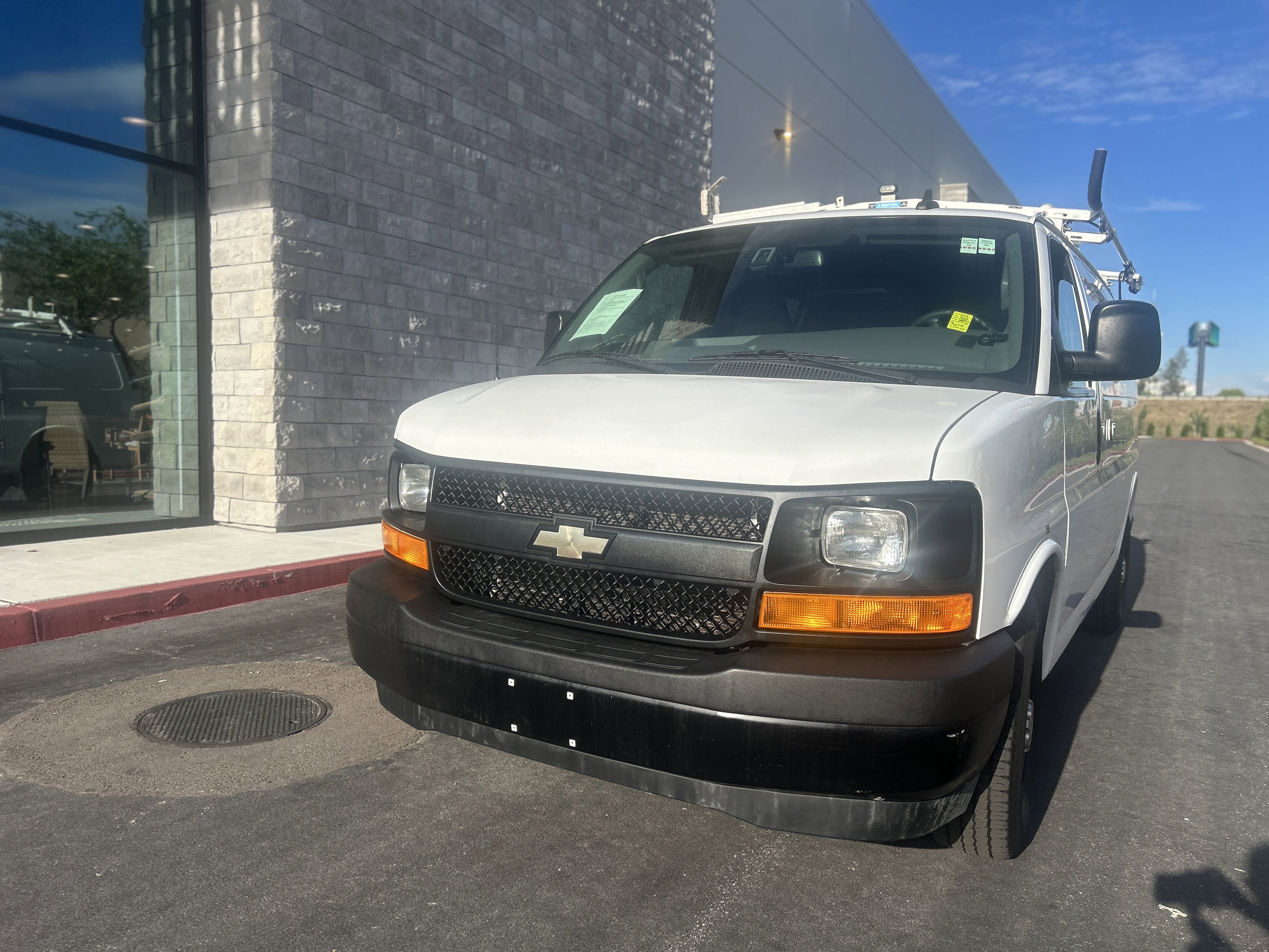 Used 2017 Chevrolet Express 2500 RWD image 2
