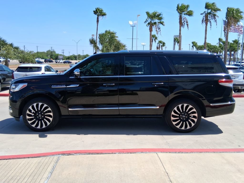Used 2023 Lincoln Navigator L Black Label AWD/4WD image 3