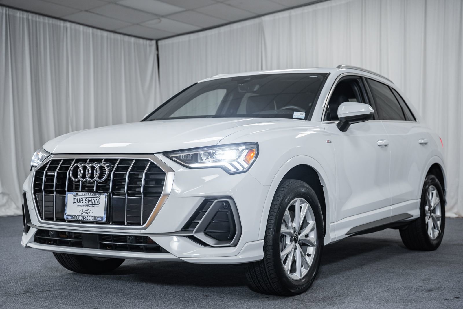 Used 2023 Audi Q3 2.0T Premium Plus w/ Premium Plus Package AWD/4WD image 3
