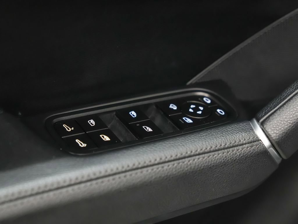 Used 2022 Porsche Cayenne AWD/4WD image 22