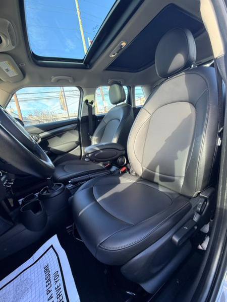 Used 2022 MINI Cooper 4-Door Hardtop FWD image 10