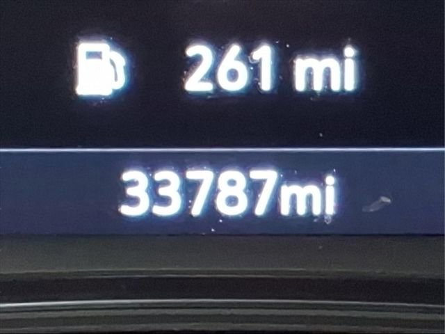 Used 2023 Chevrolet Traverse LT image 29