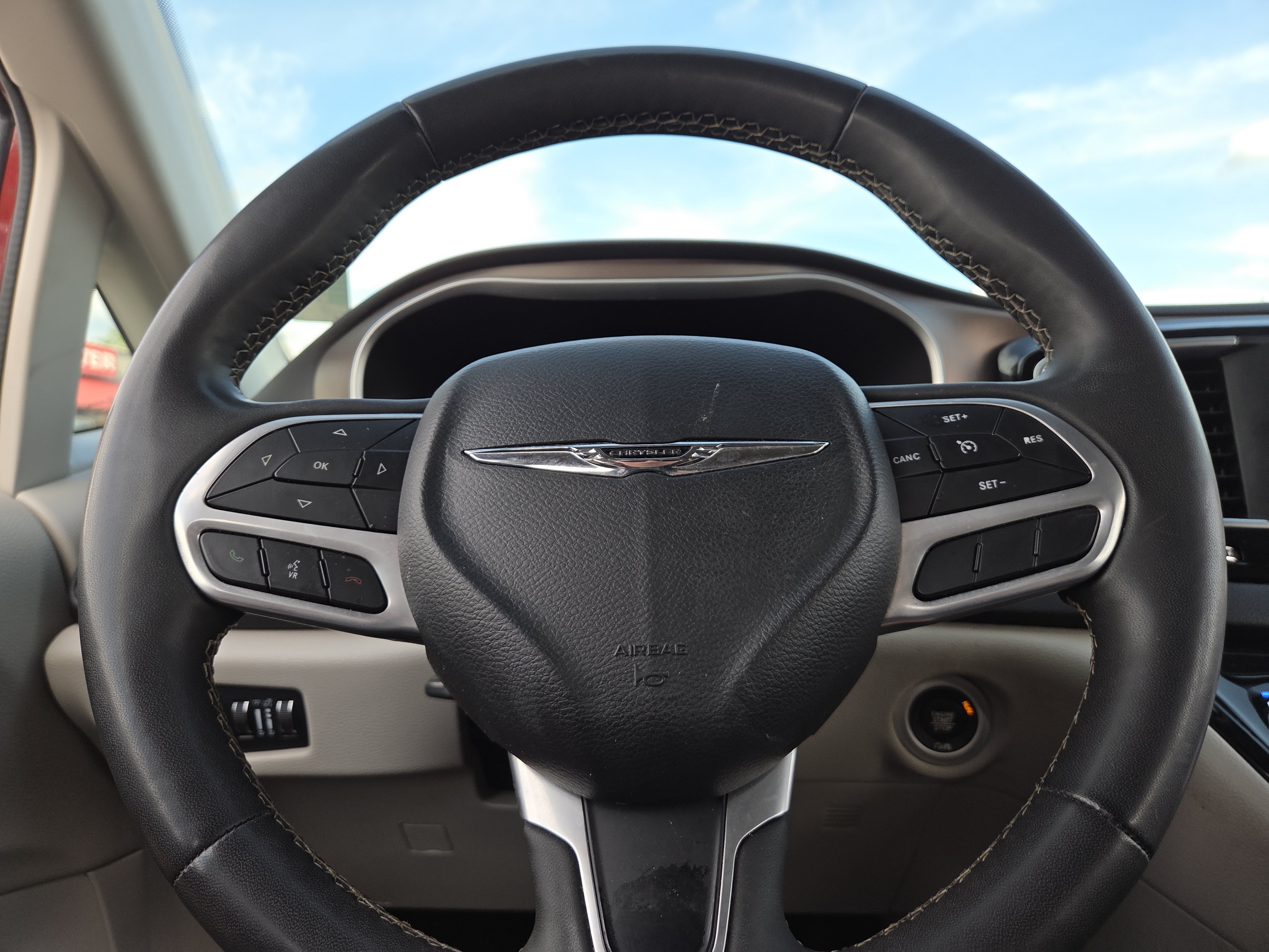 Used 2022 Chrysler Voyager LX FWD image 12