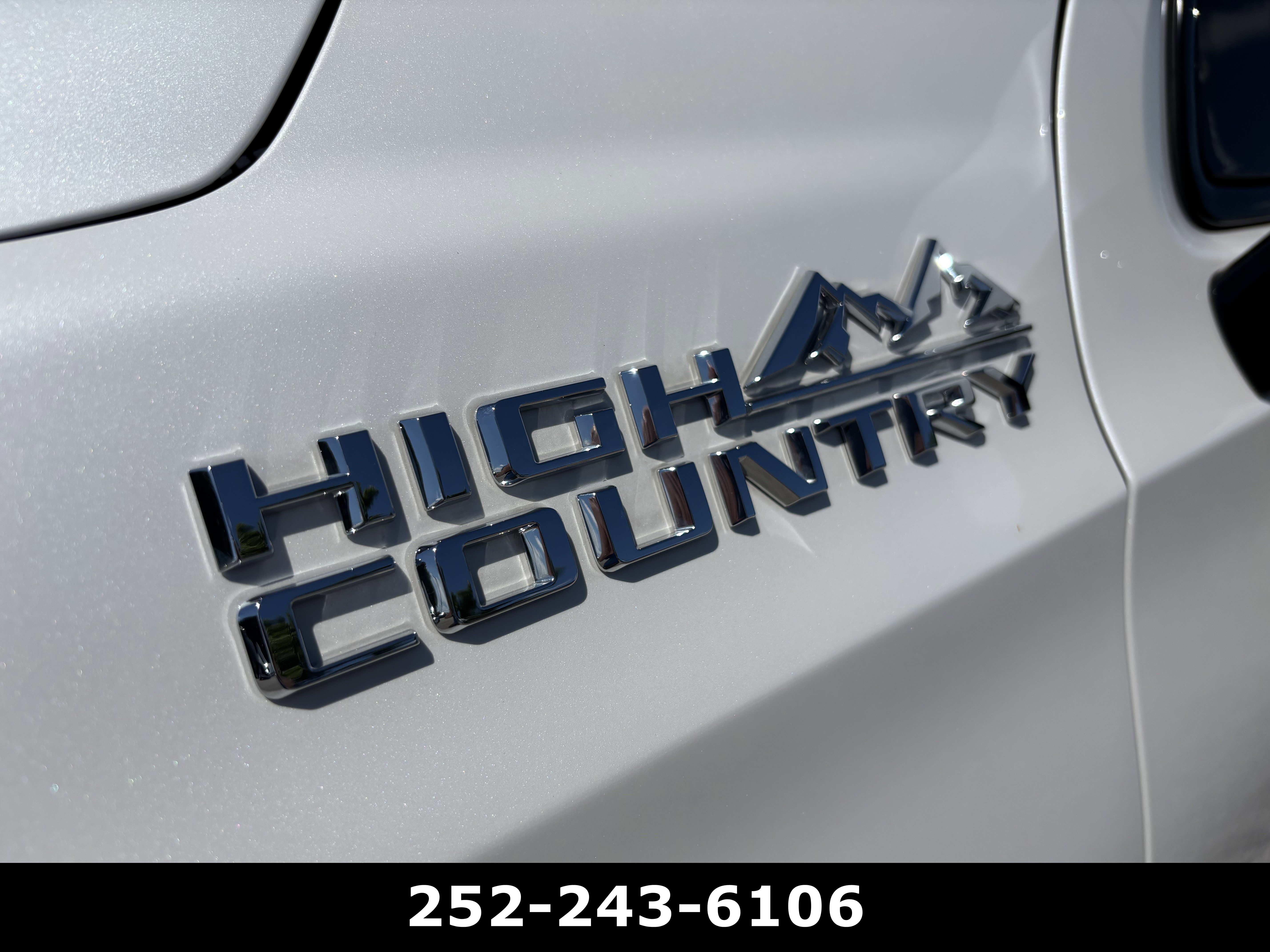 Used 2025 Chevrolet Tahoe High Country AWD/4WD image 5