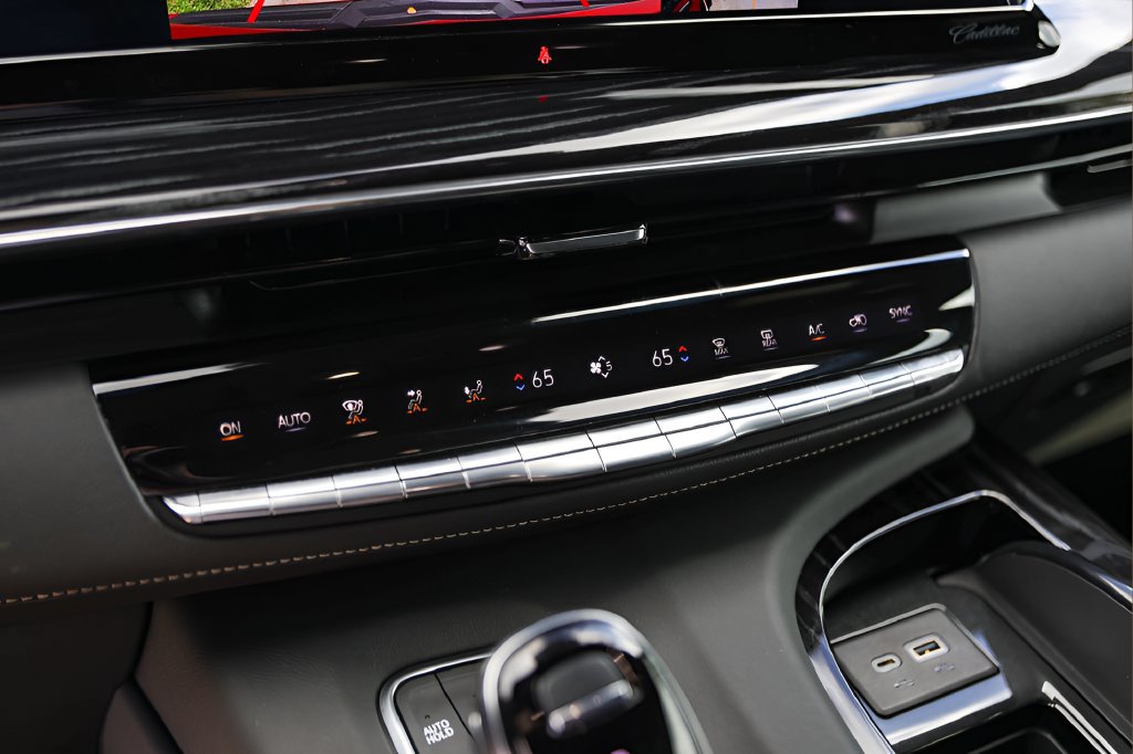 Used 2022 Cadillac Escalade ESV Sport w/ Touring Package AWD/4WD image 18