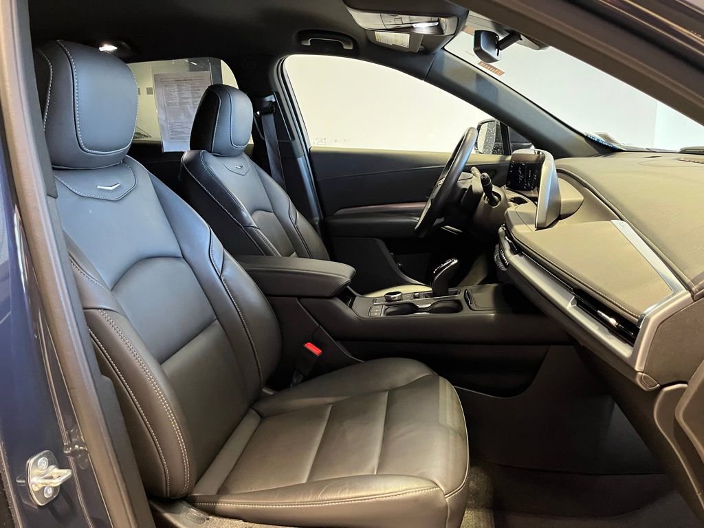 Used 2025 Cadillac XT4 Premium Luxury image 28