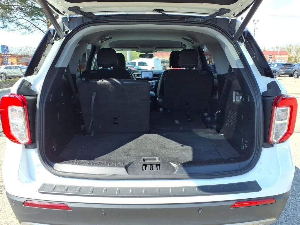 Used 2023 Ford Explorer XLT w/ Equipment Group 202A AWD/4WD image 10