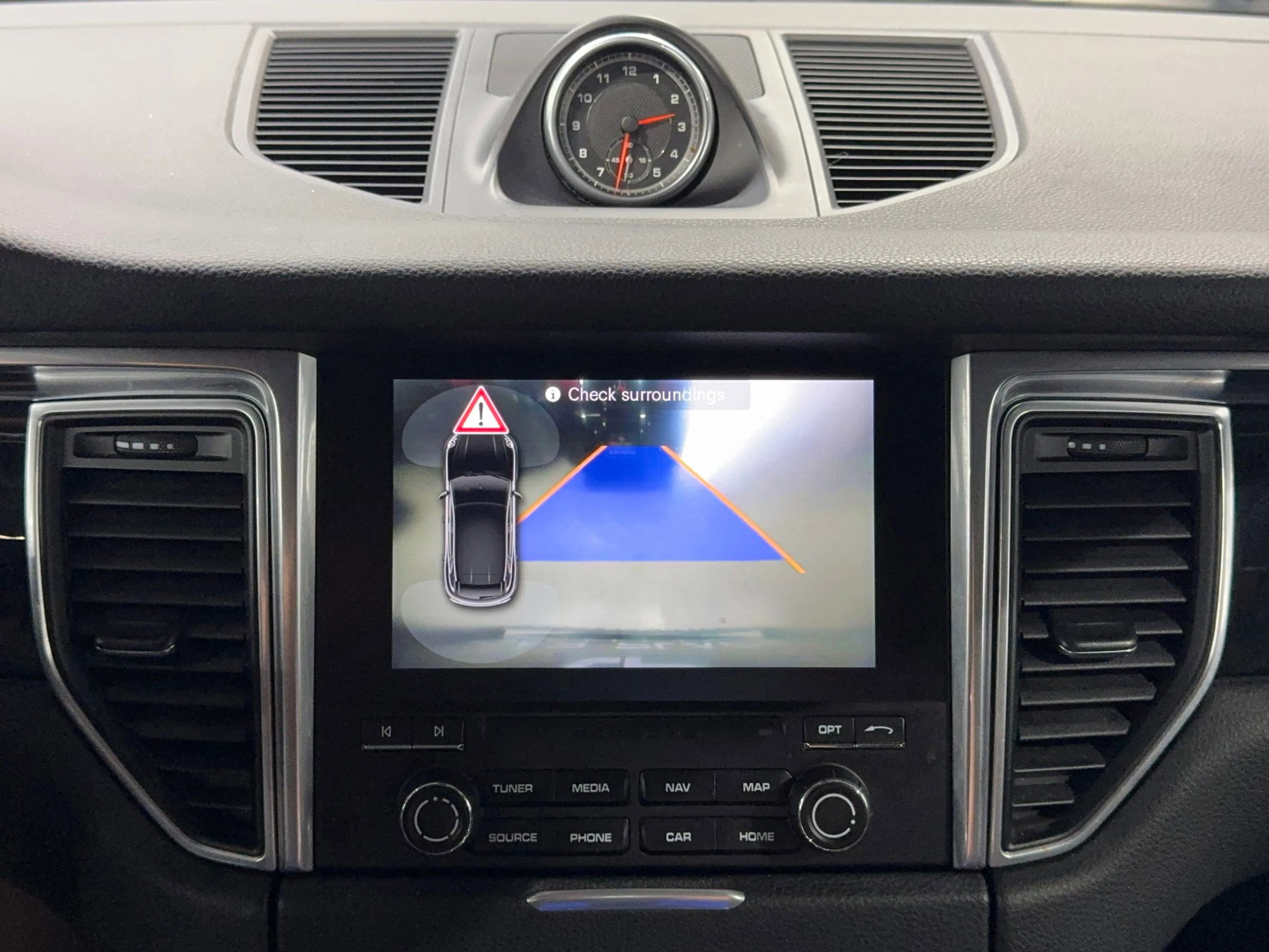 Used 2017 Porsche Macan image 30