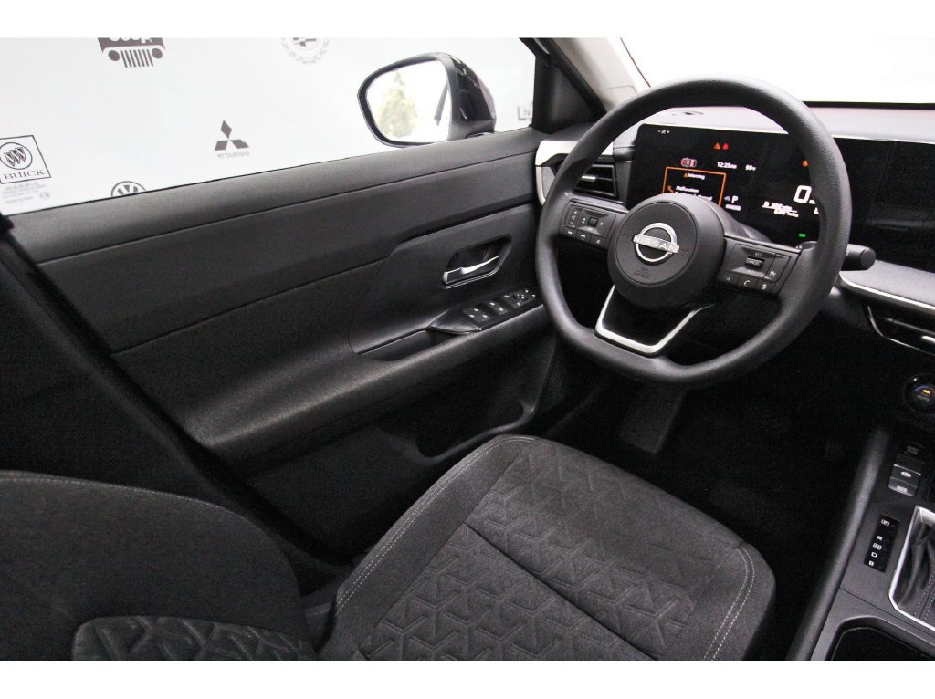 Used 2026 Nissan Kicks SV w/ SV Premium Package FWD image 8