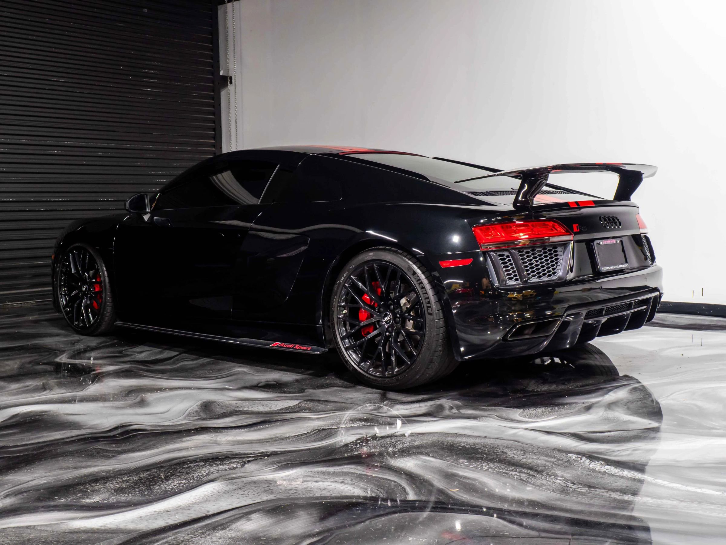 Used 2018 Audi R8 V10 w/ Premium Package image 11