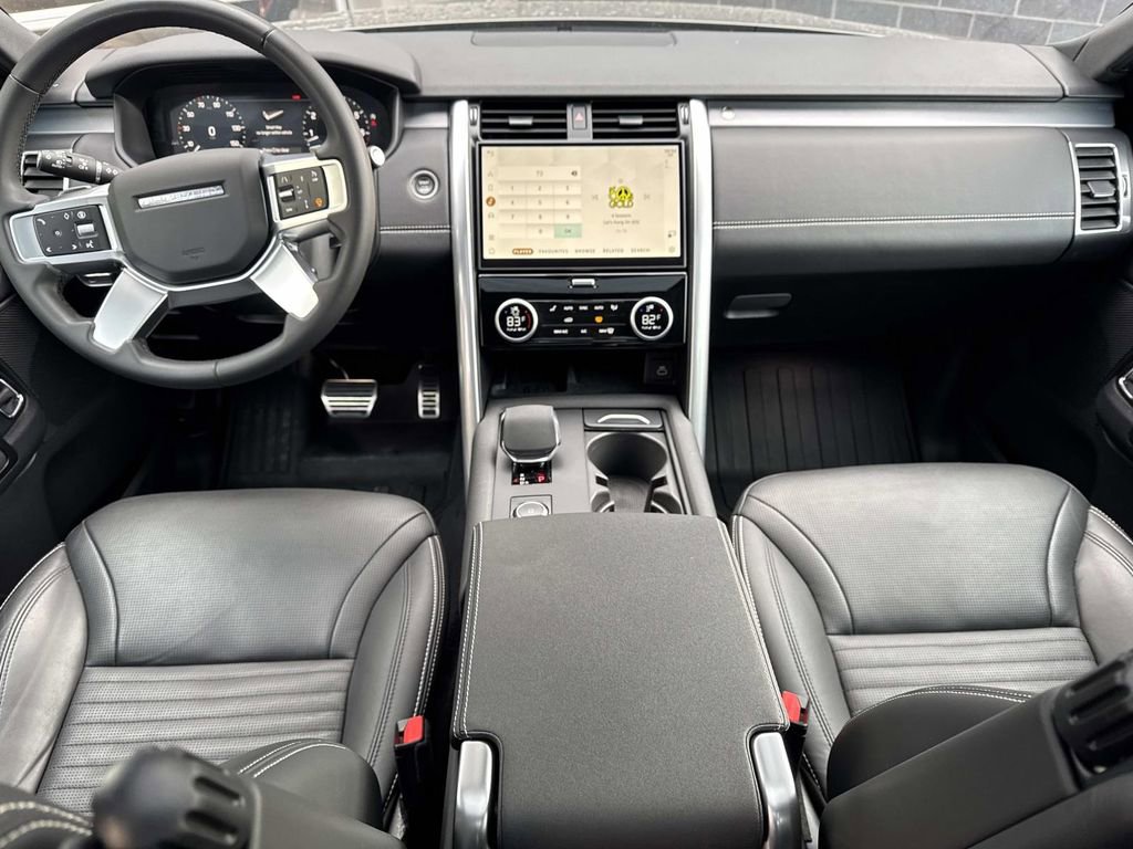 Certified 2025 Land Rover Discovery Dynamic SE image 16