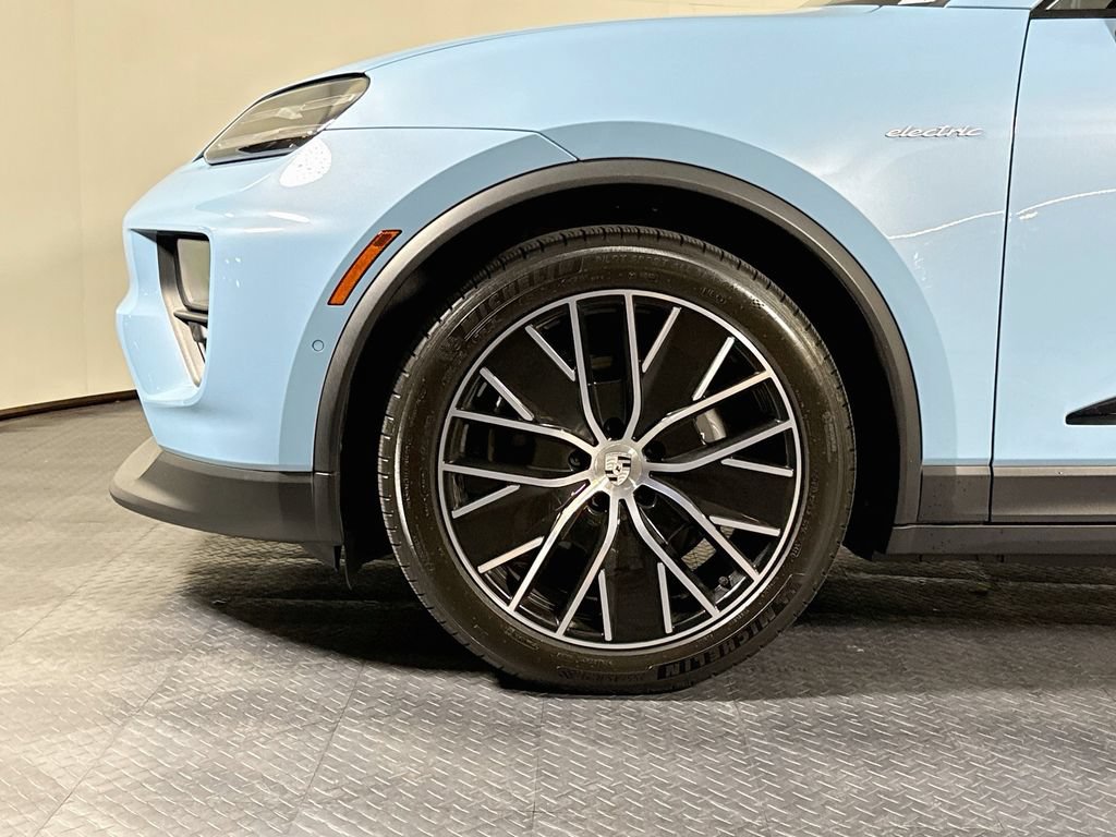 Certified 2025 Porsche Macan Electric RWD image 26
