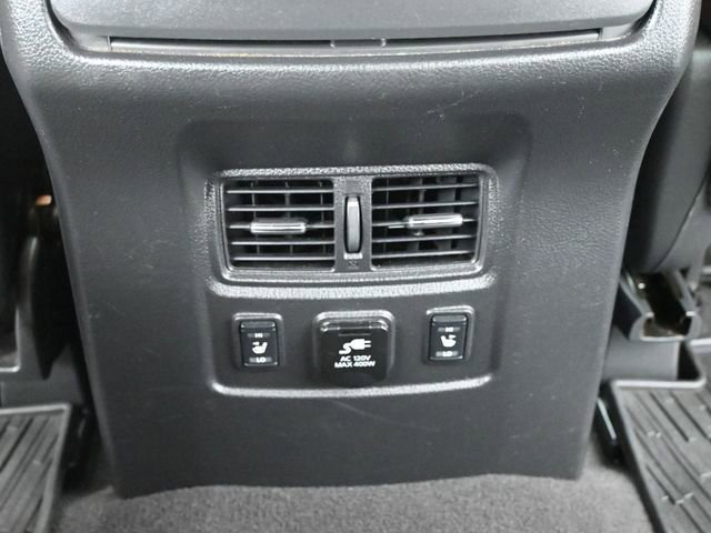 Used 2016 Nissan Titan Platinum Reserve image 27