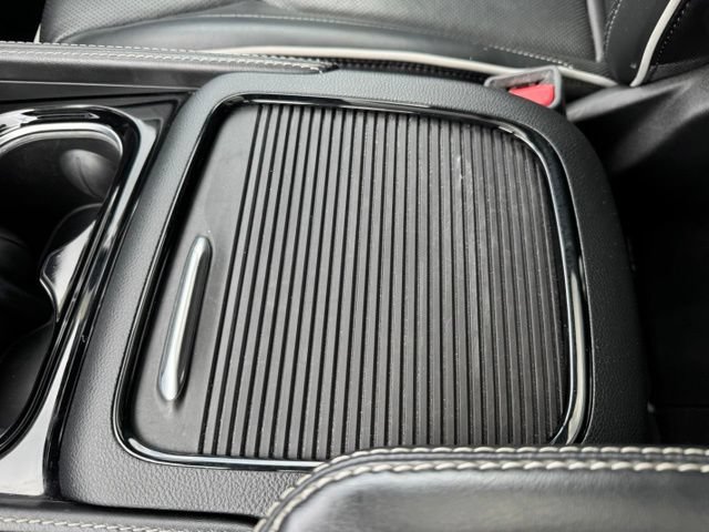 Used 2025 Chrysler Pacifica Limited FWD image 22