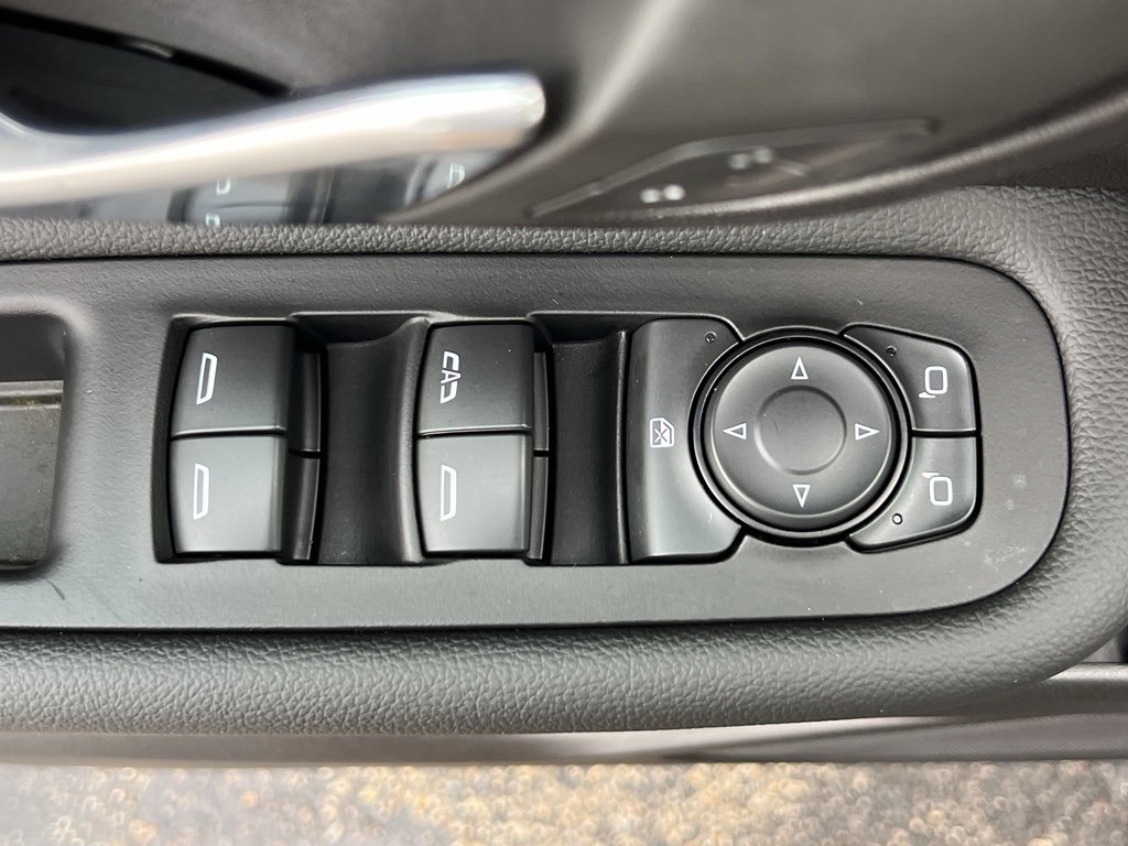 Used 2024 GMC Terrain SLE w/ Driver Convenience Package image 12