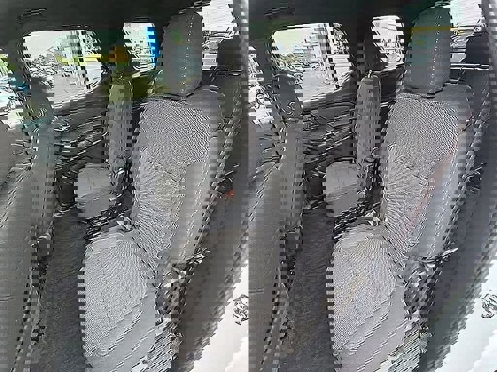 Used 2023 Chevrolet Traverse LT image 40