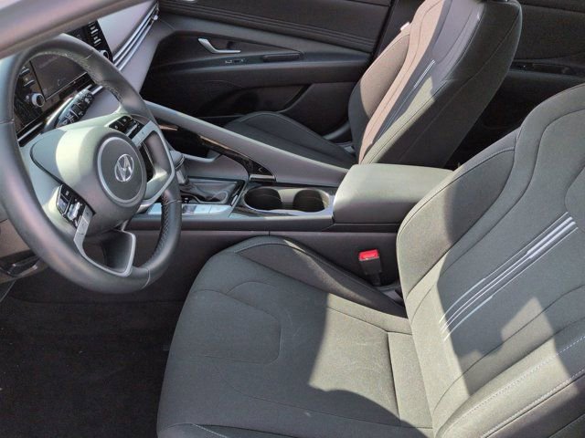 Certified 2022 Hyundai Elantra SEL w/ Convenience + Premium Package image 15