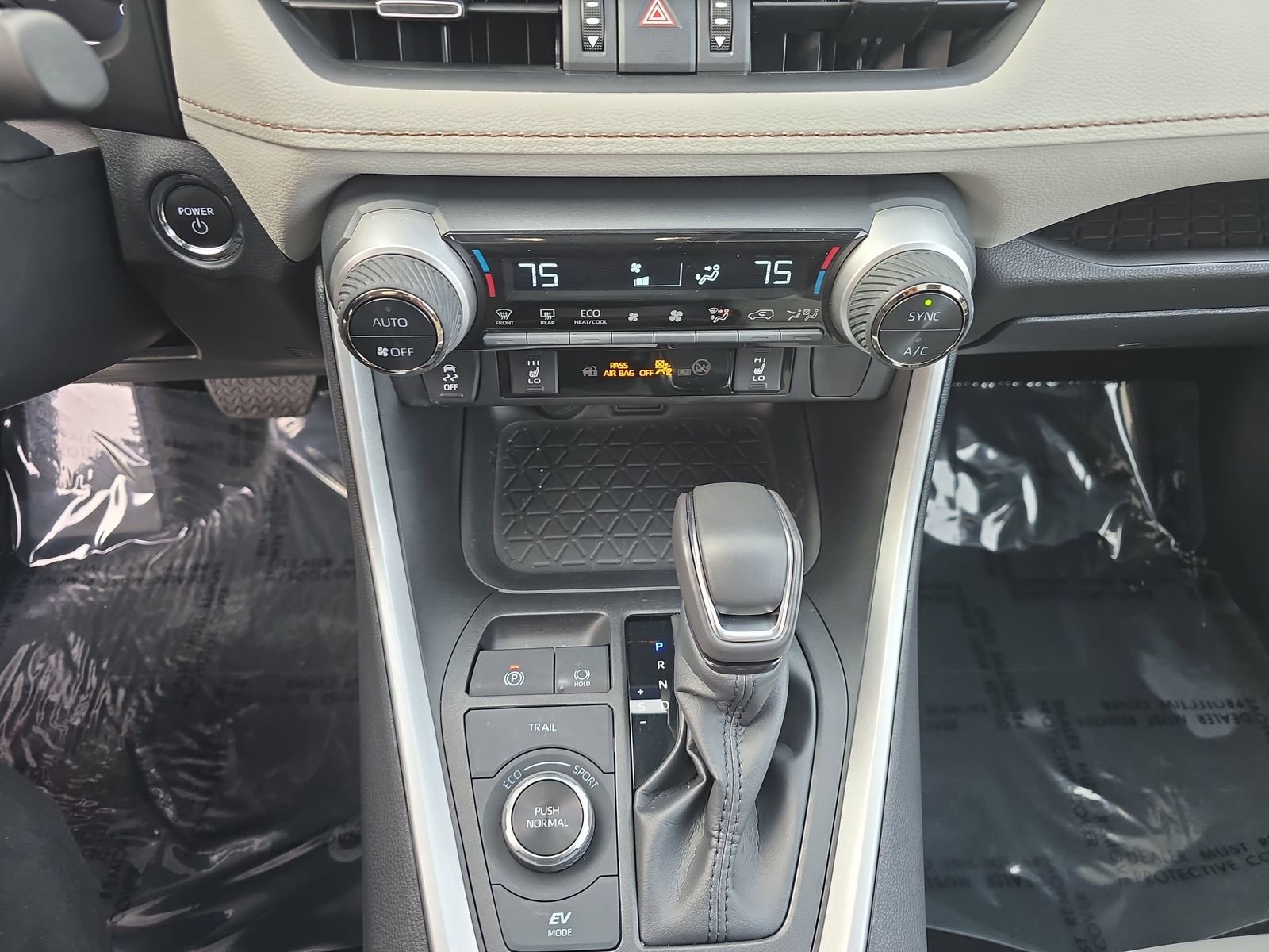 Used 2025 Toyota RAV4 XLE Premium image 31