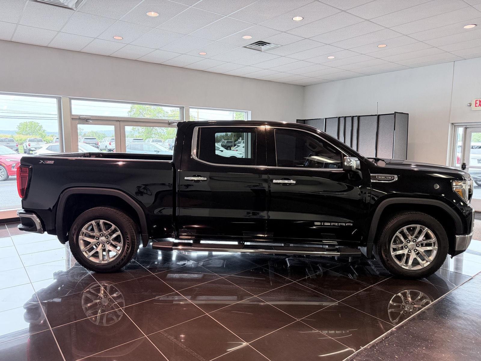 Used 2021 GMC Sierra 1500 SLT w/ SLT Premium Plus Package AWD/4WD image 22