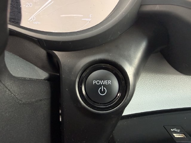 Used 2025 Toyota Sienna XLE FWD image 24