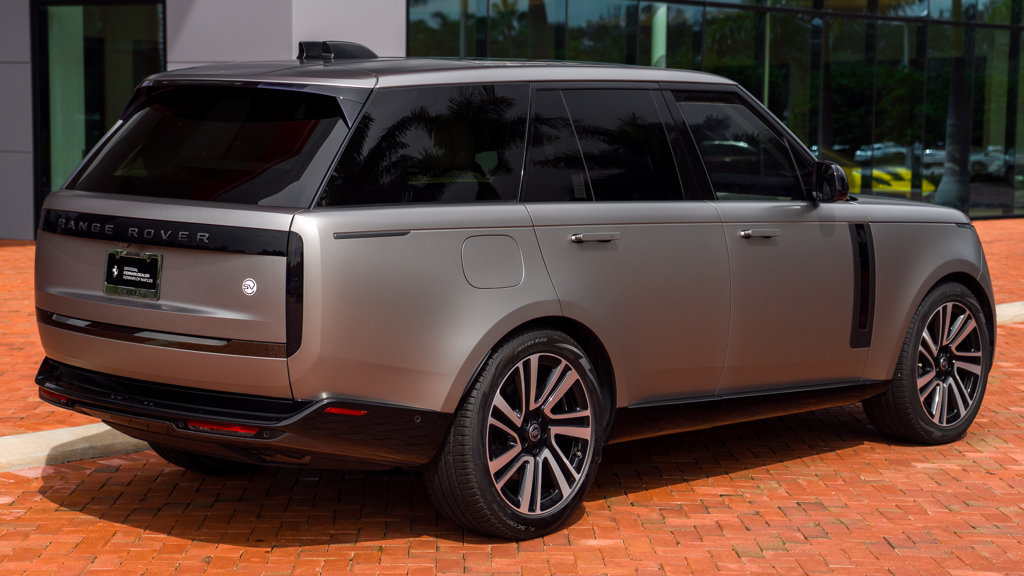 Used 2023 Land Rover Range Rover SV AWD/4WD image 7