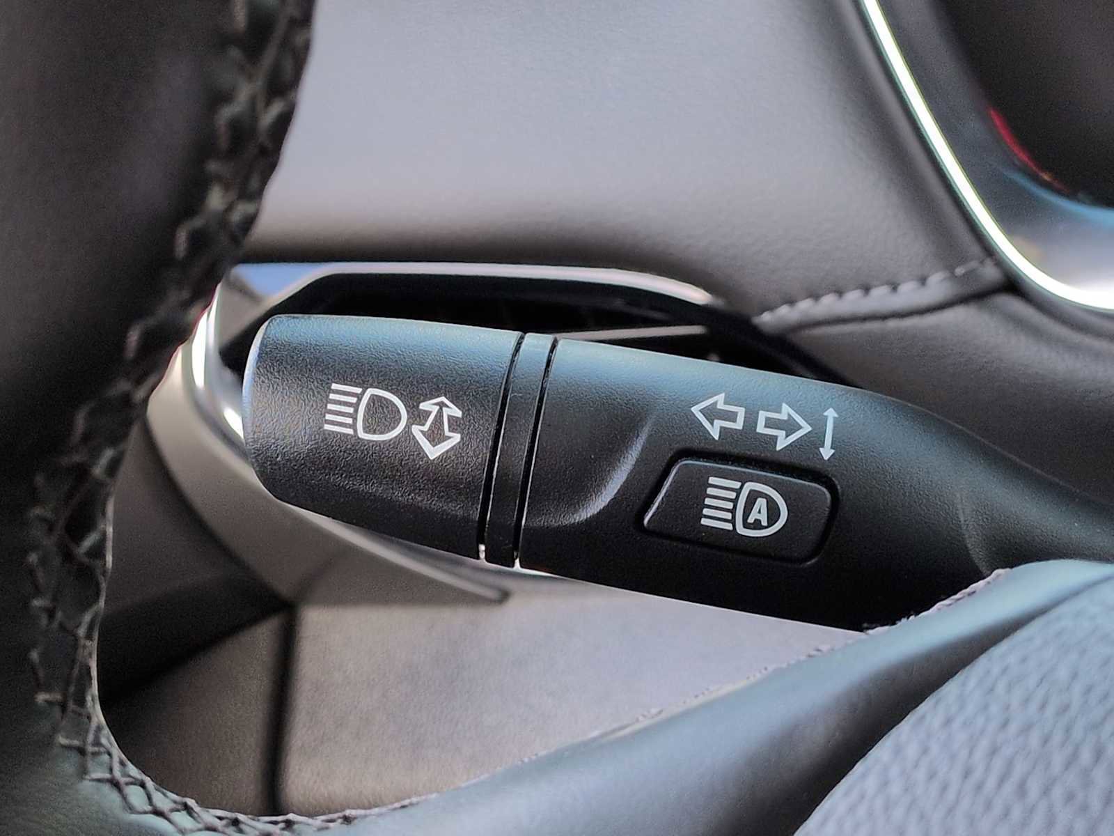 Used 2023 Chevrolet Traverse LT image 27